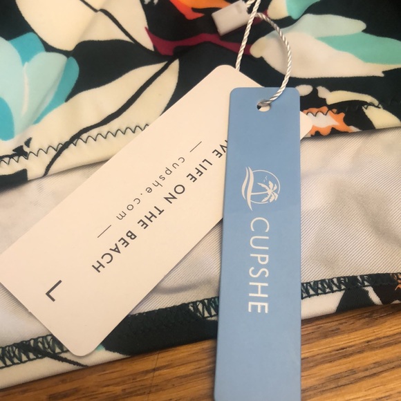 #5 Cupshe Scalloped Edge V-Neck Printed Bottoms nwt - Picture 9 of 9